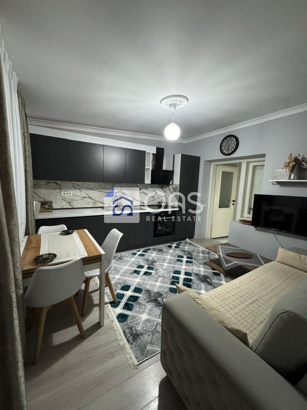 Appartamento 1+1 in affitto a Rruga e Dibrës, Tirana, 45 m²