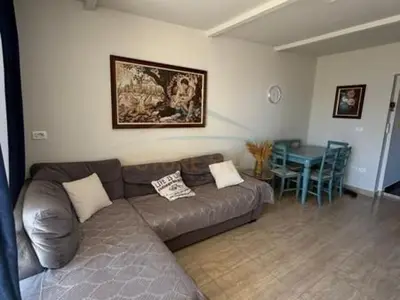Apartament 2+1 me qera në Sheshi Liria, Durrës, 70 m². Foto 2 nga 8