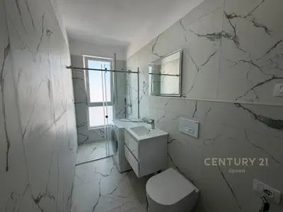 Apartament 2+1 me qera në Rruga 5 Maji, Tiranë, 85 m². Foto 9 nga 10