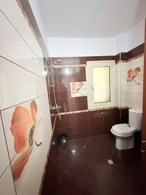 Apartament 2+1 me qera në Lagja nr.5, Durrës, 120 m². Foto 6 nga 9