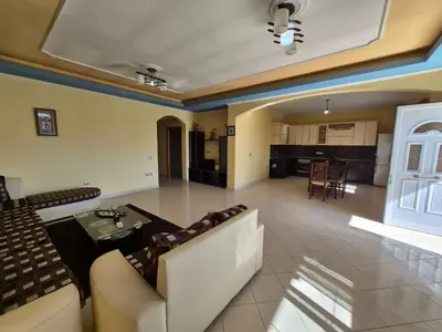 Shtëpi private me qera në Lagja 14 Shkozet, Durrës, 170 m². Foto 3 nga 10