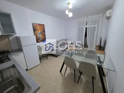Apartament 1+1 me qera në Ish Ekspozita, Tiranë, 65 m². Foto 2 nga 5