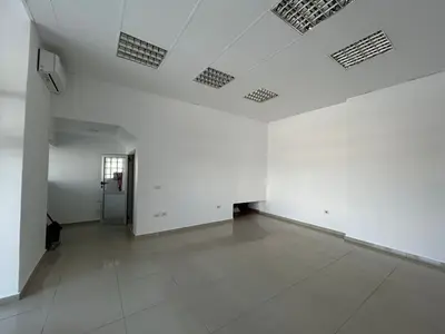 Dyqan me qera në Transballkanike, Vlorë, 33 m². Foto 2 nga 8