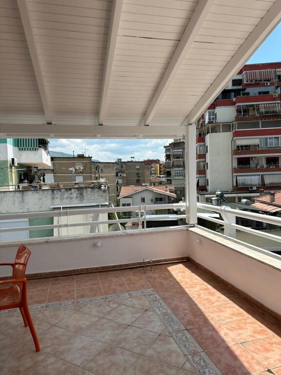 Attico 3+2 in affitto a Downtown One, Tirana, 225 m². Foto 3 di 3