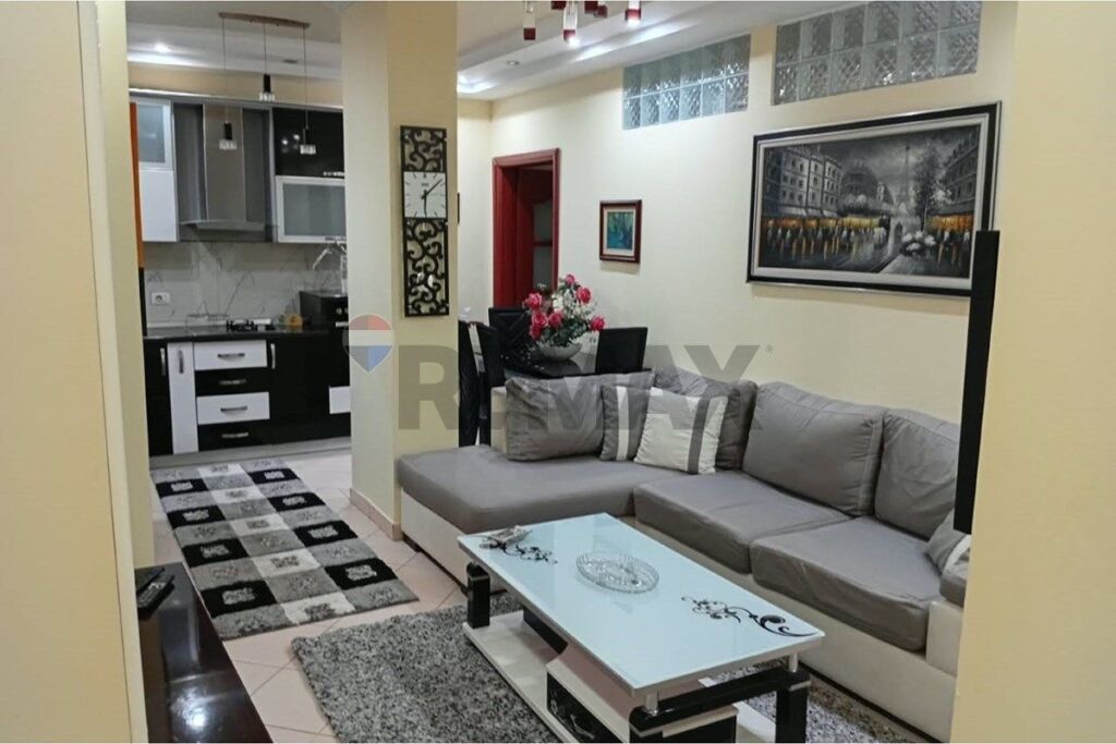 Apartment for rent in Rruga e Kavajës, Tirana, 100 m². Photo 1 of 3