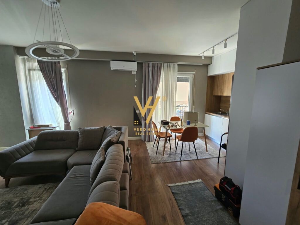 Apartament 1+1 me qera në Bulevardi Zogu I, Tiranë, 70 m². Foto 2 nga 3