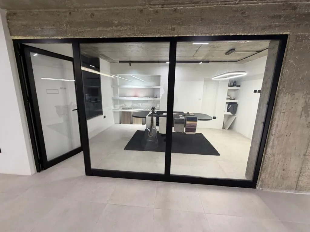 Ufficio in affitto a Liqeni i Thatë, Tirana, 100 m². Foto 1 di 4