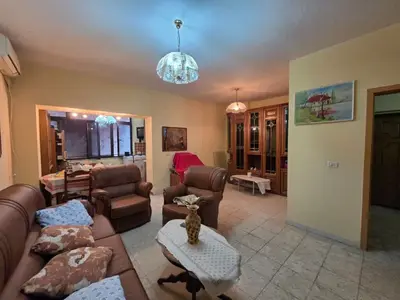 Apartament 2+1 në shitje në Rruga Ali Visha, Tiranë, 85 m². Foto 2 nga 11