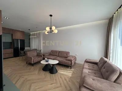 Vilë me qera në Sauk i Vjetër, Tiranë, 240 m². Foto 2 nga 12