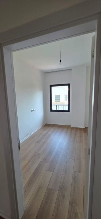 Zyrë me qera në Rruga e Barrikadave, Tiranë, 90 m². Foto 1 nga 3
