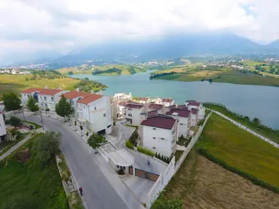 Villa in vendita a Collak, Tirana, 345 m². Foto 2 di 2