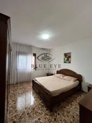 Apartament 3+1 me qera në Tregu i Vogel Industrial, Durrës, 150 m². Foto 5 nga 8