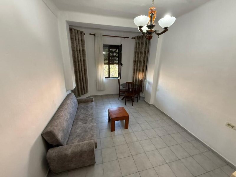 Zyrë 1+1 me qera në Kinema Agimi, Tiranë, 50 m². Foto 2 nga 3