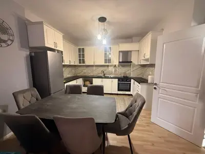 Apartament 2+1 me qera në Kompleksi Golden Park, Tiranë, 94 m². Foto 2 nga 7