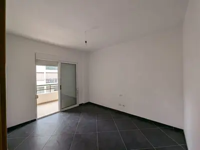 Apartament 2+1 në shitje në Rruga Gjergj Arianiti, Vlorë, 111 m². Foto 2 nga 5