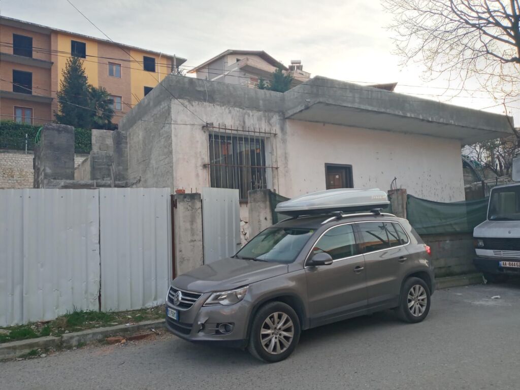 House for sale in Kodra e Priftit, Tirana, 463 m²