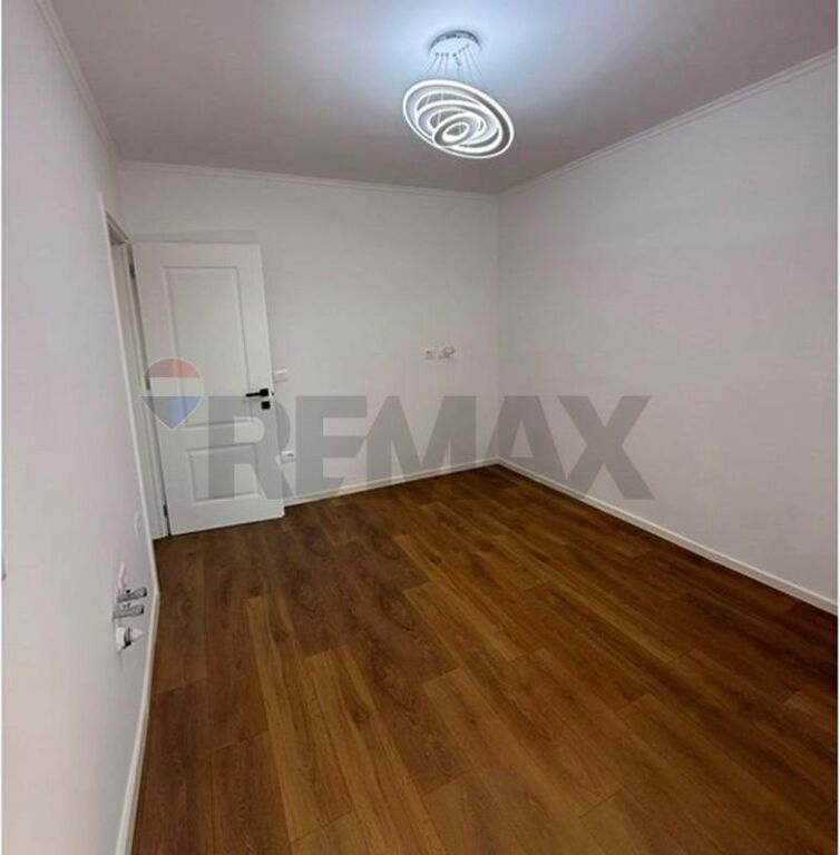Monolocale in vendita a Porcelan, Tirana, 30 m². Foto 2 di 3