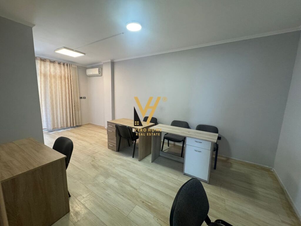 Zyrë me qera në Kopshti Botanik i Tiranës, Tiranë, 218 m². Foto 2 nga 3