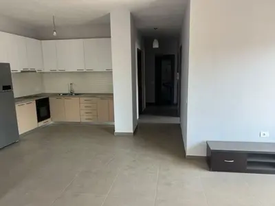 Appartamento 2+1 in affitto a Kombinat, Tirana, 100 m². Foto 6 di 8