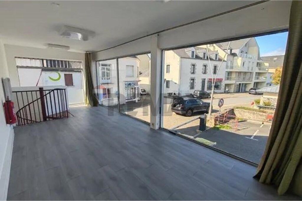 Shop for rent in Astir, Tirana, 220 m². Photo 2 of 2