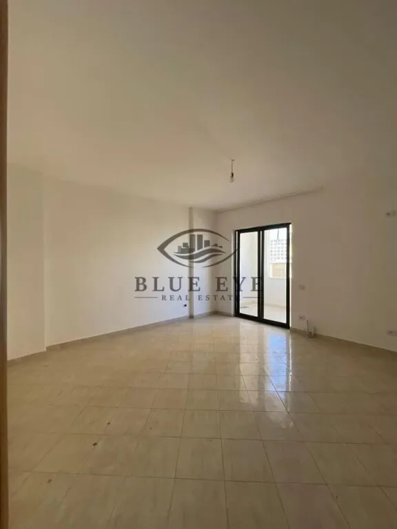 Apartament 2+1 në shitje në Markata Fruta Perimeve & Bylmet, Durrës, 111 m². Foto 1 nga 8