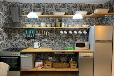 Apartament 1+1 me qera në Rruga e Barrikadave, Tiranë, 70 m². Foto 2 nga 7