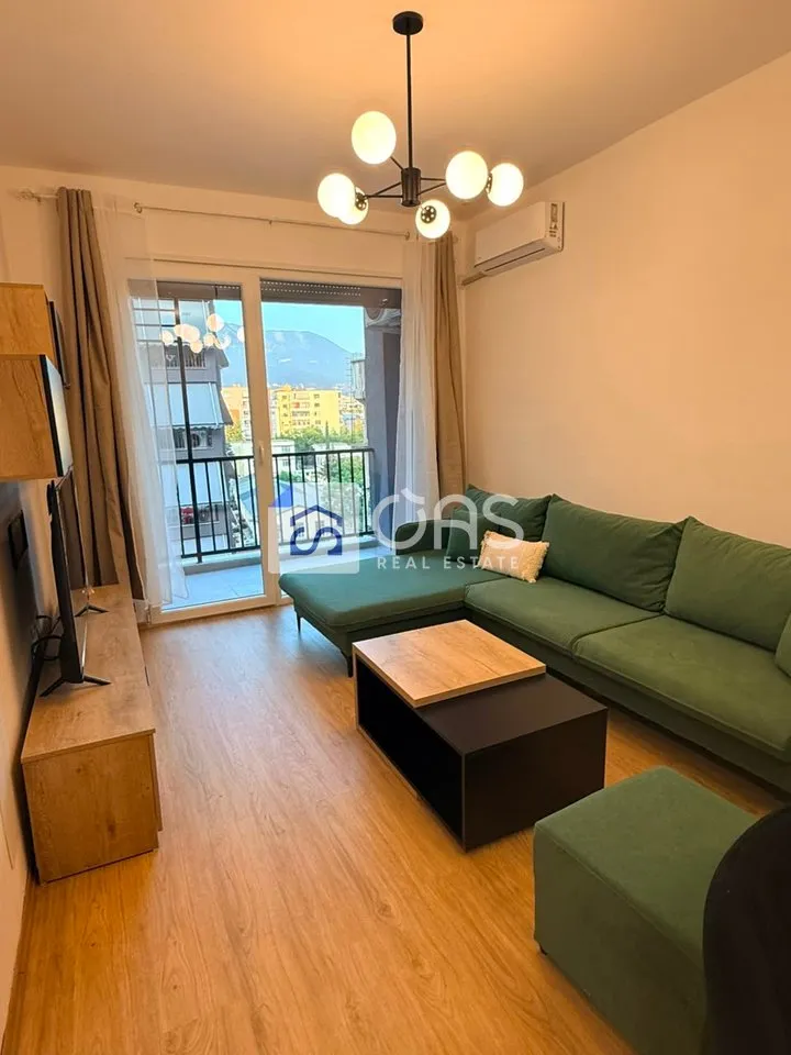Apartament 1+1 me qera në 5 Maj, Tiranë, 55 m². Foto 1 nga 9