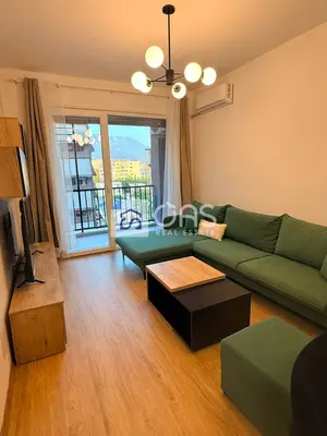 Apartament 1+1 me qera në 5 Maj, Tiranë, 55 m². Foto 1 nga 9