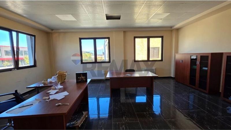 Warehouse for rent in Vore, Vorë, 3,000 m². Photo 6 of 8