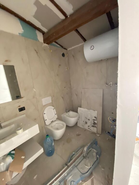 Apartament 1+1 në shitje në Shallvaret, Tiranë, 66 m². Foto 2 nga 3