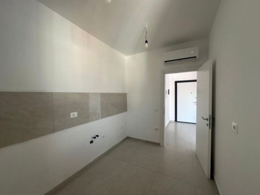 Appartamento in affitto a Jordan Misja, Tirana, 125 m². Foto 3 di 3