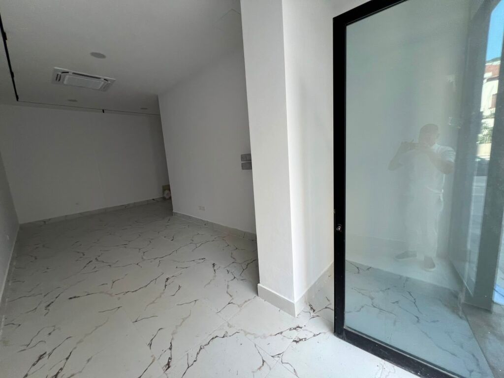 Shop for sale in Rruga Mine Peza, Tirana, 38 m²