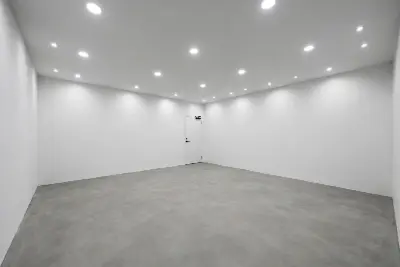 Negozio in affitto a Rruga e Kavajës, Tirana, 190 m². Foto 2 di 3