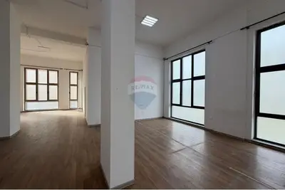 Ufficio in affitto a Profarma, Tirana, 220 m². Foto 1 di 4