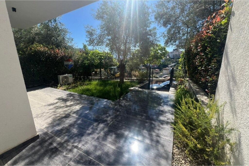 Vilë në shitje në Kodra e Diellit, Tiranë, 223 m². Foto 1 nga 3