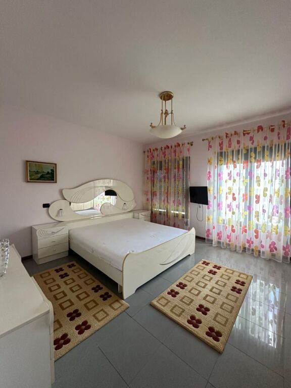 Appartamento 3+1 in affitto a Sheshi Skënderbej, Tirana, 359 m². Foto 3 di 3