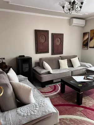 Apartament 3+1 me qera në Shkolla e Baletit, Tiranë, 90 m². Foto 1 nga 3