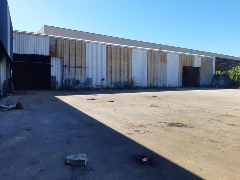 Magazinë me qera në Vore, Vore, Vorë, 1 200 m². Foto 3 nga 5