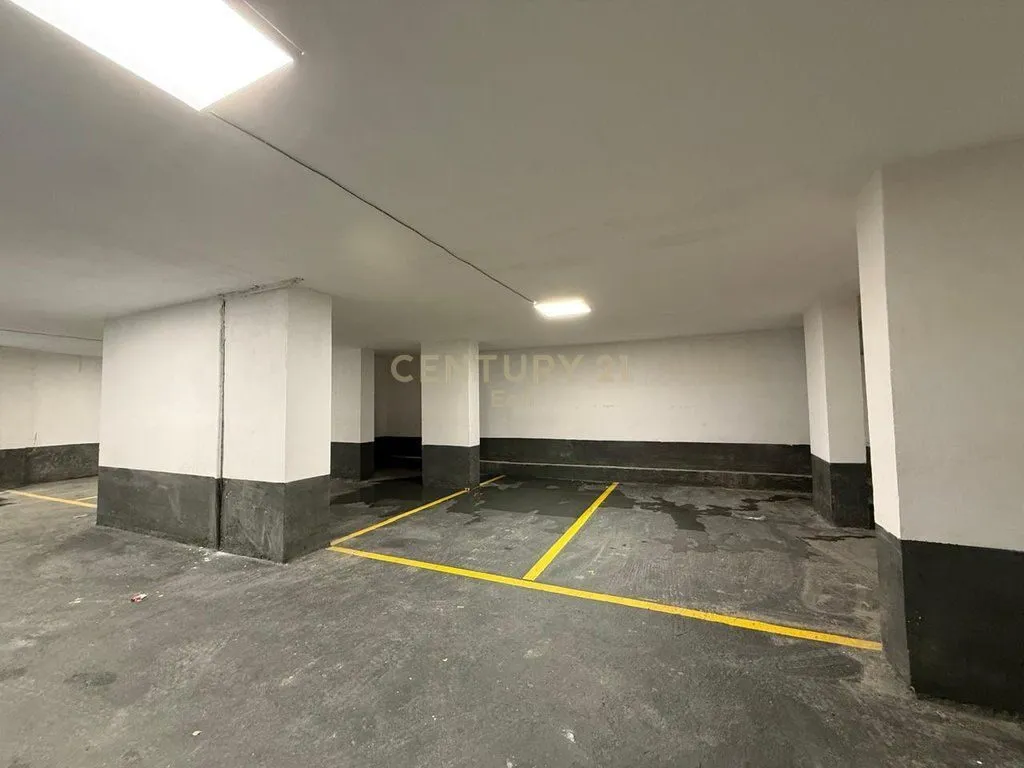 Parking në shitje në Rruga Aleksander Goga, Durrës, 155 m². Foto 1 nga 7