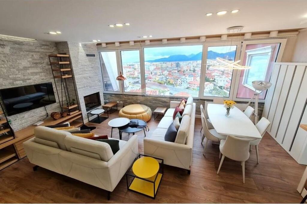 Duplex in vendita a Kodra e Diellit, Tirana, 189 m². Foto 1 di 3