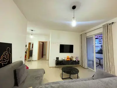 Appartamento 1+1 in vendita a Xhamia, Valona, 83 m². Foto 1 di 11