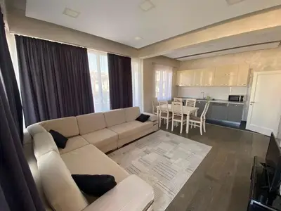 Shtëpi private 3+1 me qera në Sauk, Tiranë, 135 m². Foto 7 nga 11