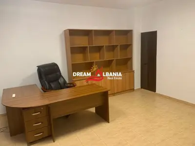 Ufficio in affitto a Parlamenti, Tirana, 25 m². Foto 2 di 4