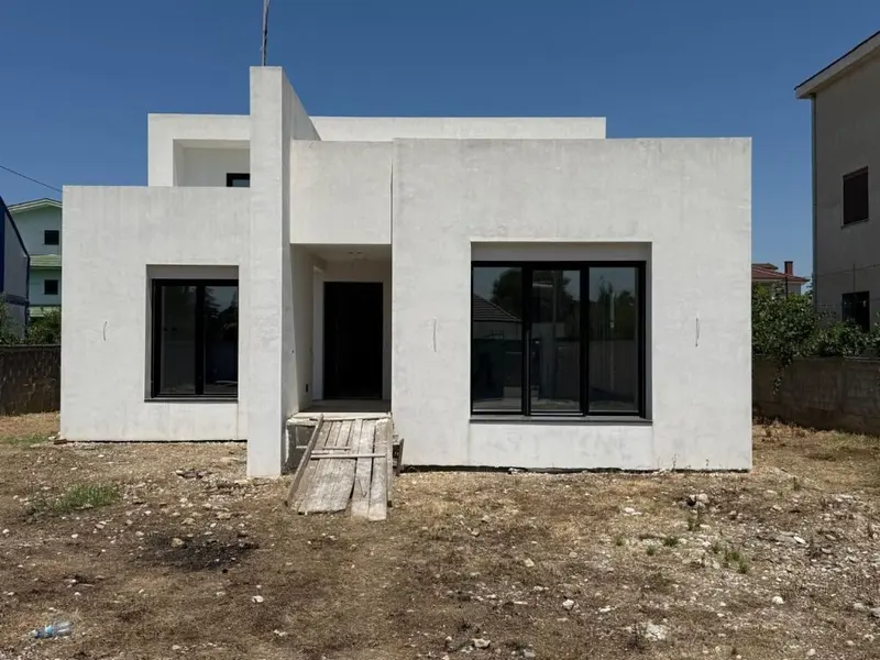Shtëpi private në shitje në Gjoka Kompleks 2003, Durrës, 640 m²