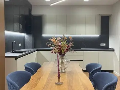 Apartament 2+1 me qera në Petro Nini Luarasi, Tiranë, 120 m². Foto 8 nga 11