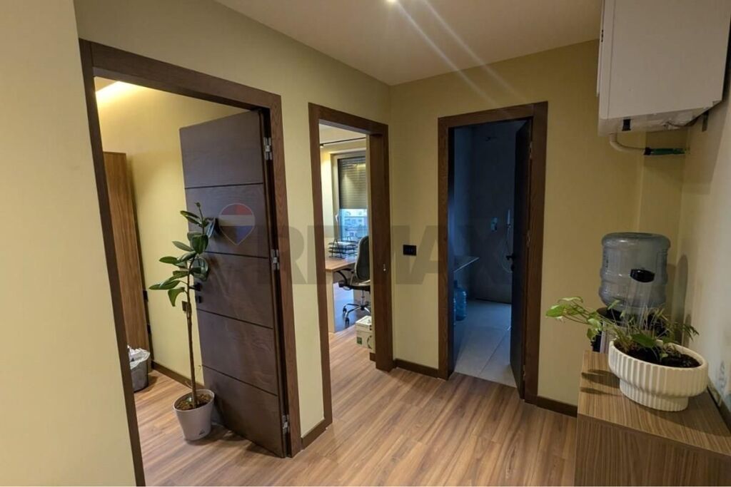 Ufficio in affitto a Rruga e Kavajës, Tirana, 115 m². Foto 2 di 3