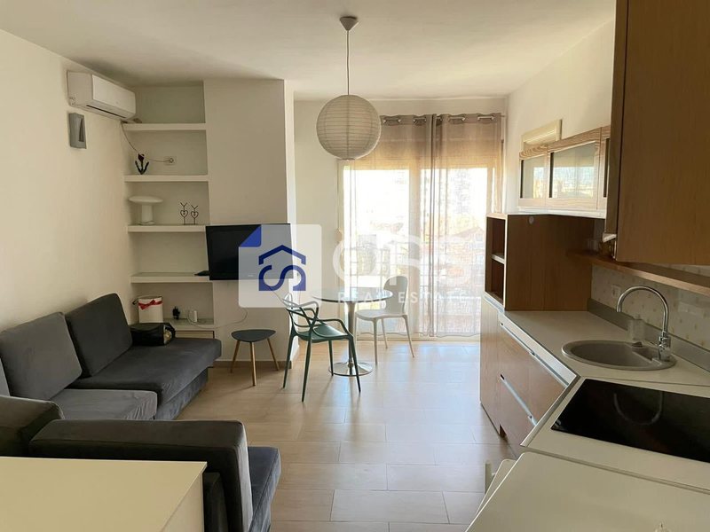 Apartament 1+1 me qera në Komuna e Parisit, Tiranë, 58 m²