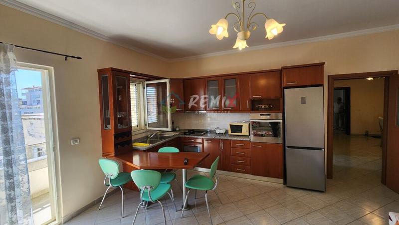 Apartament 2+1 me qera në Rruga Mujo Ulqinaku, Durrës, 100 m²