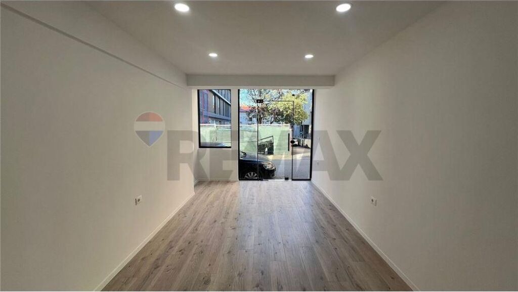 Shop for rent in Stadiumi Dinamo, Tirana, 45 m²