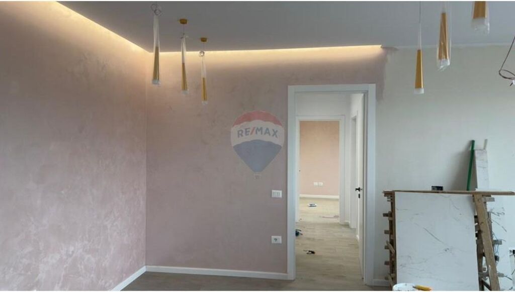Ufficio in affitto a Liqeni i Thatë, Tirana, 100 m². Foto 1 di 3